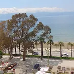 Janine\'S Seafront Apartment