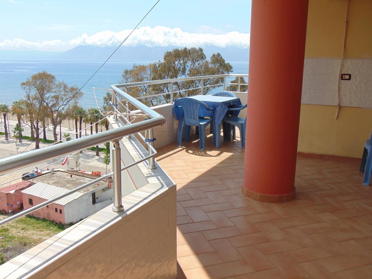Janine's Seafront Apartamento Vlorë